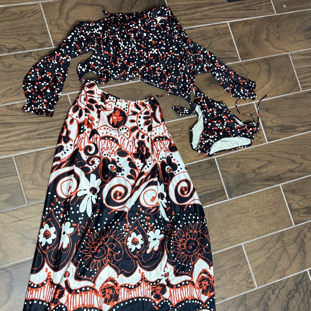 Women’s Black & Red Patterned Swim Coverup Set